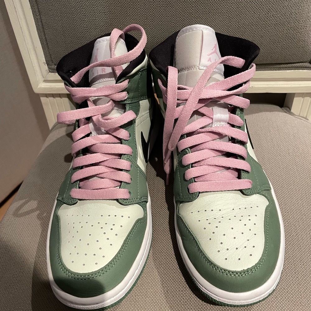 Sold** Authentic Air Jordan 1 SE Dutch Green - Picture 2 of 10